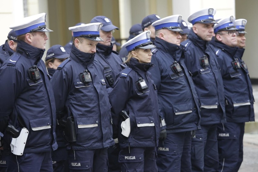 Nowe mundury policjantów z kamerami [ZDJĘCIA] Mariusz Błaszczak: To jest dla mnie symbol modernizacji służb mundurowych [WIDEO]