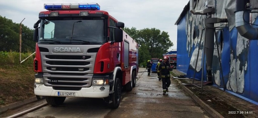 Pożar hali magazynowej w powiecie lubelskim. W akcji gaśniczej 31 zastępów strażaków, straty sięgnęły kilkunastu milionów złotych