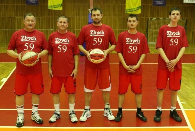 Koszykarski klan Szczytyńskich, od lewej: Zbigniew, Marek, Michał, Tomek i Bartek.