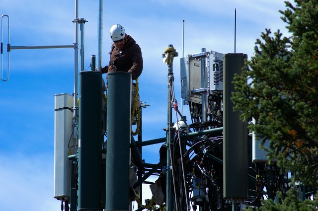 Gdzie w Krakowie są stacje bazowe 5G? Nie we wszystkich dzielnicach. Sprawdź w galerii, w których częściach miasta i na których ulicach są nadajniki (w sumie jest ich 49) >>>Przesuwaj zdjęcia w prawo - naciśnij strzałkę lub przycisk NASTĘPNE