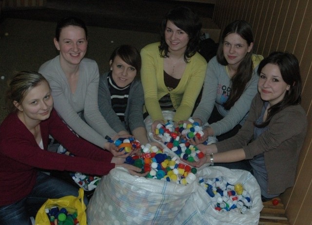 Wolontariuszki z Dobrodzienia, od lewej: Martina Thomanowski, Magda Pzionka, Justyna Tworek, Klaudia Paprotny, Daria Niemiec i Ania Pastuch.