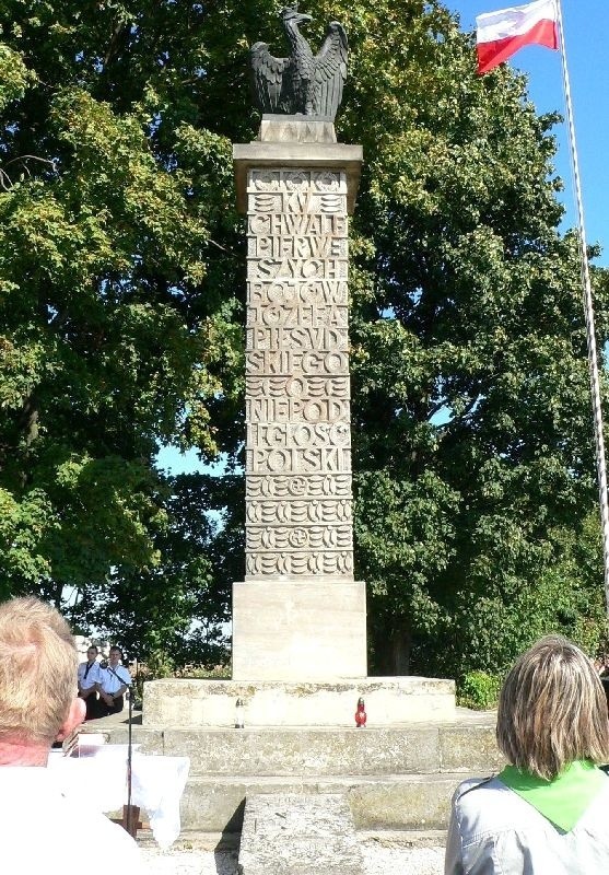 Tu &#8211; na cmentarzu wojennym, przed pomnikiem Zwycięstwa Legionów w Czarkowach odbędą się obchody 100. rocznicy bitwy korczyńskiej. 