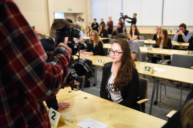 W Olimpiadzie Solidarności przewidziane są dla zwycięzców finału nagrody w postaci indeksów na cztery uniwersytety w Polsce.