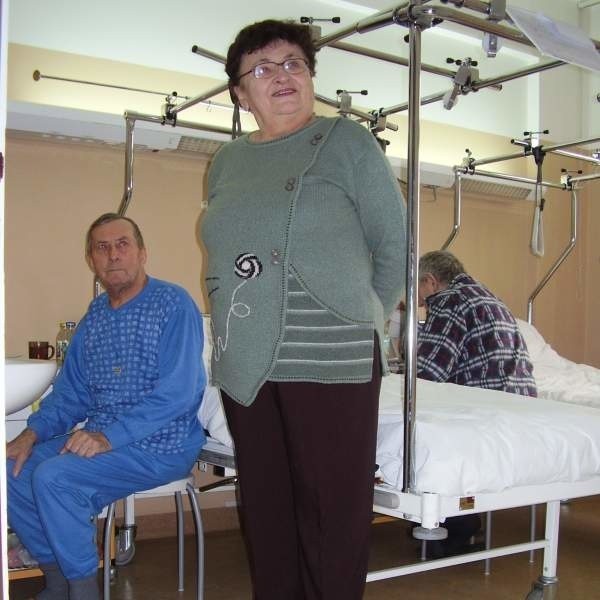 Marian Panek i jego żona chwalą opiekę lekarską na oddziale ortopedii mieleckiego szpitala.