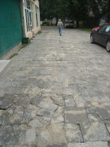 Mieszkańcy ulicy Olsztyńskiej pytają: to chodnik czy parking? (zdjęcia)