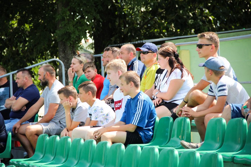 Klasa A Rzeszów. Derbowy remis Złotniczanki Złotniki z Dromaderem Chrząstów [ZDJĘCIA]