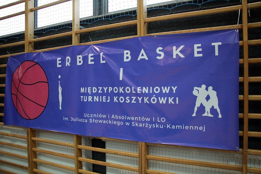 Międzypokoleniowy Turniej Koszykówki w I Liceum Ogólnokształcącym w Skarżysku-Kamiennej. Grali uczniowie i absolwenci Erbla