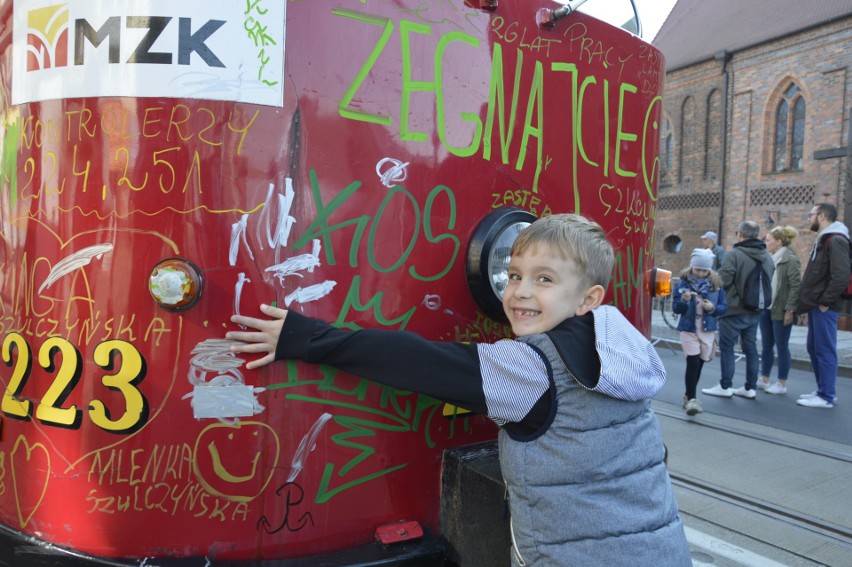 Pół roku temu miasto wstrzymało kursy tramwajów....