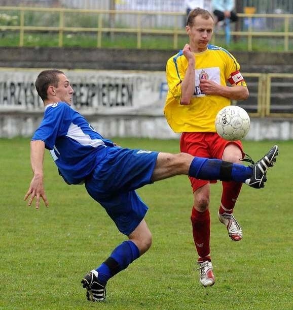 Tomasz Warzocha (żółty strój) zagrał kolejny dobry mecz.