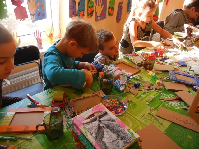 Biblioteka w gminie Ciechocin od wielu lat organizuje ciekawe zajęcia dla dzieci. W tym roku uzyskała 15000 tysięcy złotych od Fundacji Orlen na realizację „Ferii zimowych 2019/2020 w świetlicach wiejskich Gminy Ciechocin”.