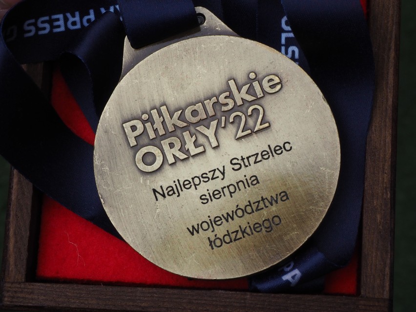 „Piłkarskie Orły”. Marek Hanousek otrzymał pamiątkowy medal