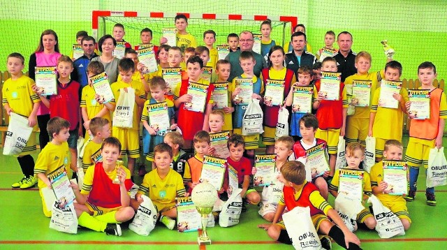 Uczestnicy mikołajkowego turnieju rozegranego w Kluczewsku.