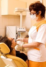 Tarnów. NFZ wydłuża kolejki do dentysty