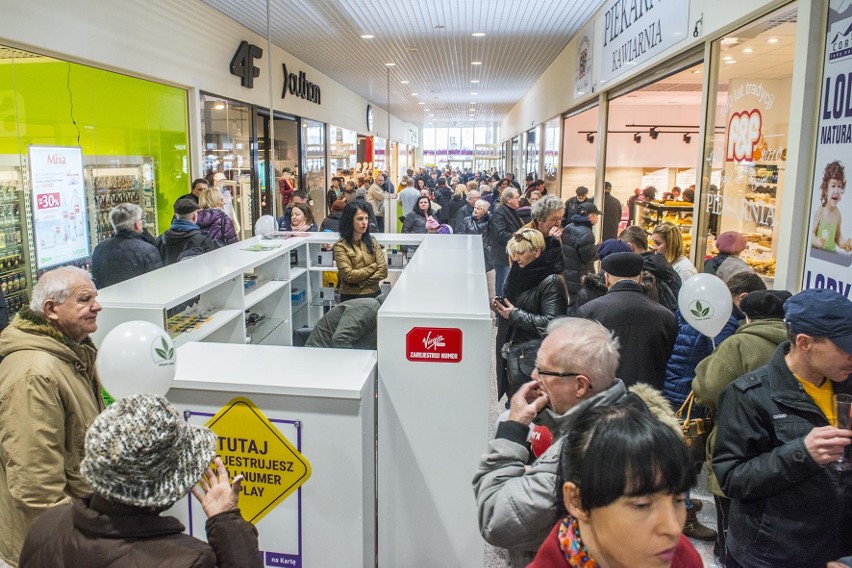 Radom. Tłumy na otwarciu Centrum Handlowego Przy Struga