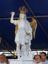 Mieszkańcy Ostrowca powitali figurę świętego Michała Archanioła z Gargano