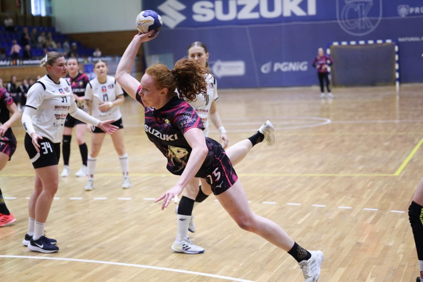 Suzuki Korona Handball Kielce przegrała u siebie SPR Pogoń Szczecin 27:28 w meczu Ligi Centralnej piłkarek ręcznych 