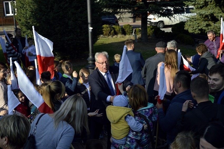 W Bobowej stanie jedna z ławeczek niepodległości finansowanych przez MON [ZDJĘCIA]