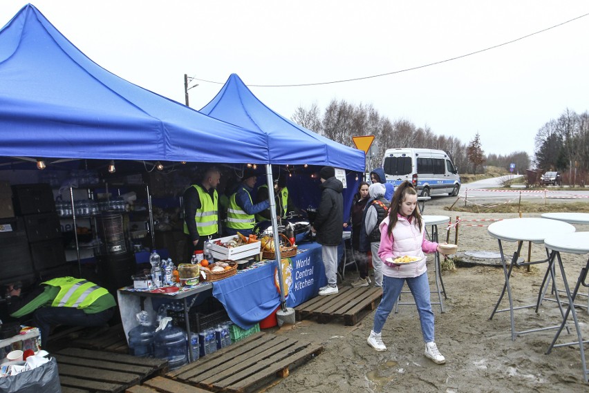 Mniej uchodźców z Ukrainy na przejściu granicznym w Budomierzu [ZDJĘCIA]