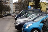 Ani przejść, ani przejechać. Gigantyczna samowolka parkingowa na osiedlach