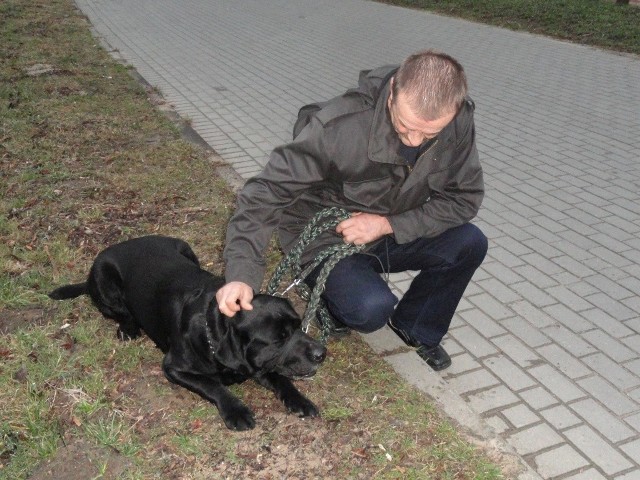 W Tucholi są i tacy, co sprzątają po swoich pieskach.