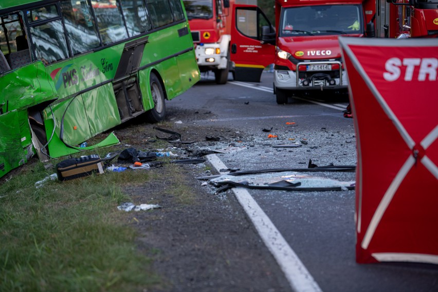 - Kierowca autobusu nagle zjechał w bok, a później nastąpił...