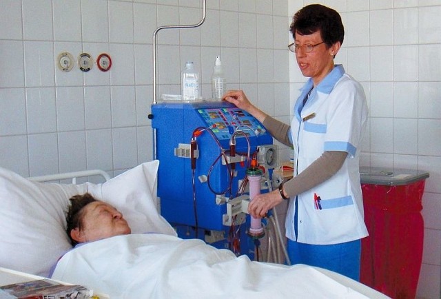 Pielęgniarka Walentyna Moroz od 29 lat pracuje w zawodzie - obecnie na oddziale stacji dializ.