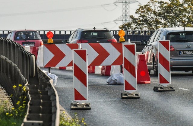 Zarząd Dróg Miejskich i Komunikacji Publicznej w Bydgoszczy informuje o pracach remontowych, które będą miały istotne znaczenie dla ruchu na Wiaduktach Warszawskich w Bydgoszczy. Prace remontowe rozpoczynają się w środę, 9 czerwca, w godzinach wieczornych. Więcej szczegółów i informacji na kolejnych slajdach galerii >>>