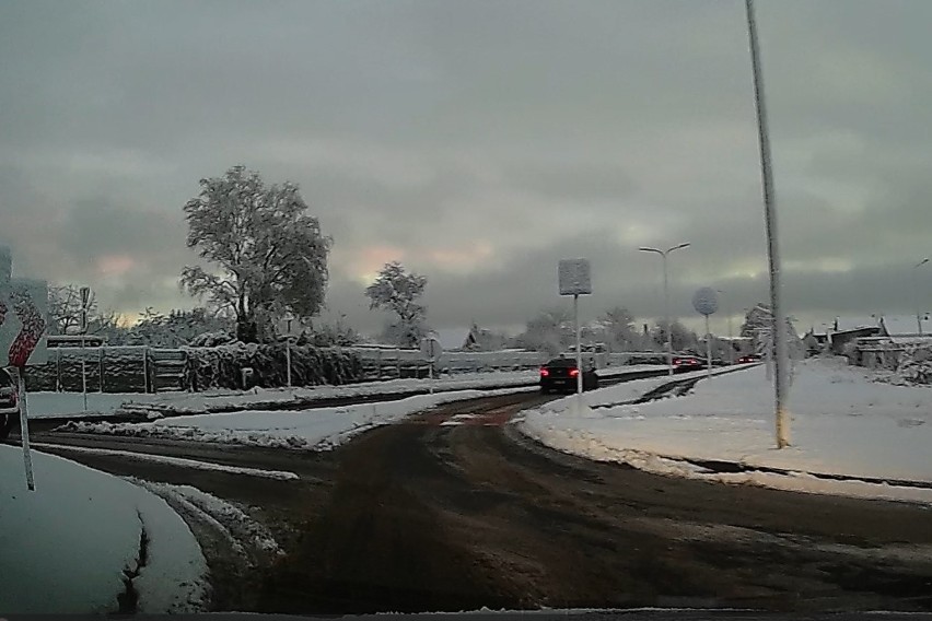 Trudne warunki drogowe w Słupsku / Ujęcia z godzin porannych