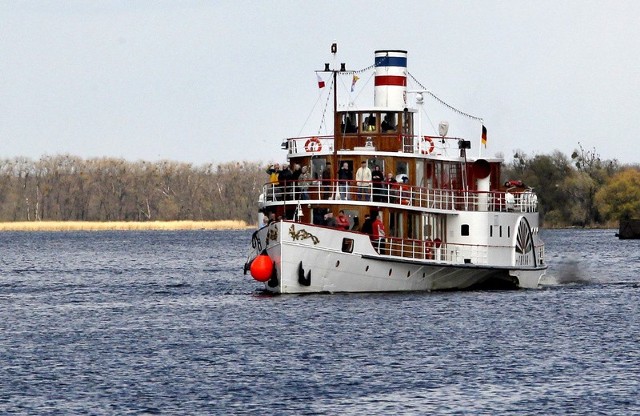 "Freya" będzie w Szczecinie do 20 kwietnia. Sprzedaż biletów: Kasa Adler-Schiffe Polska Sp. z o. o., ul. Jana z Kolna 7 w Szczecinie (Dworzec Morski), tel. 91 488 55 64. W cenie biletu transfer autokarami, które odwiozą pasażerów z powrotem ze Świnoujścia do Szczecina. 