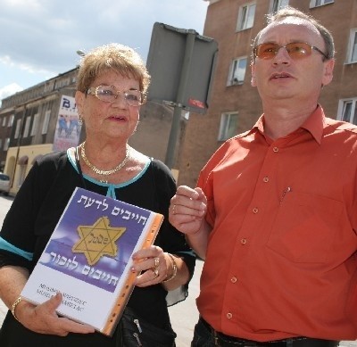 Szoszana Donin od lat odwiedza nasze miasto, by pomagać Żydom znaleźć korzenie. Od początku wspiera ją Zbigniew Ciszek.