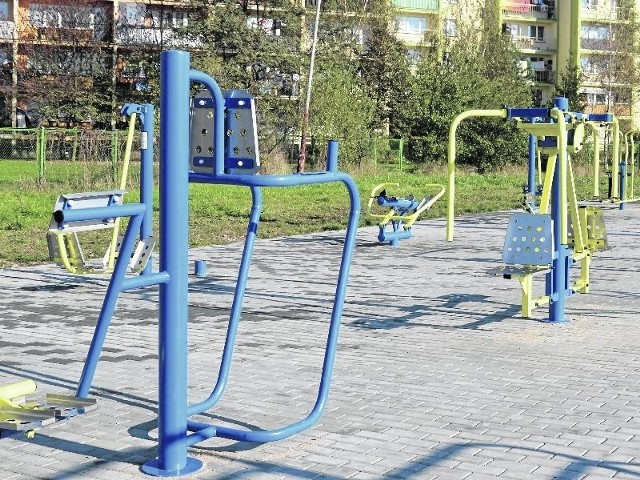 Napowietrzna siłownia na tarnobrzeskim Serbinowie powstała w ramach Budżetu Obywatelskiego. Kosztowała ponad 120 tysięcy złotych.
