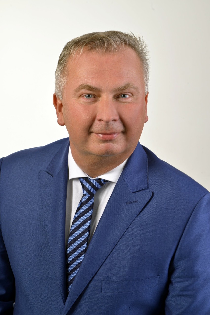 Mariusz Walachnia ma 51 lat i jest wójtem gminy Bliżyn od...