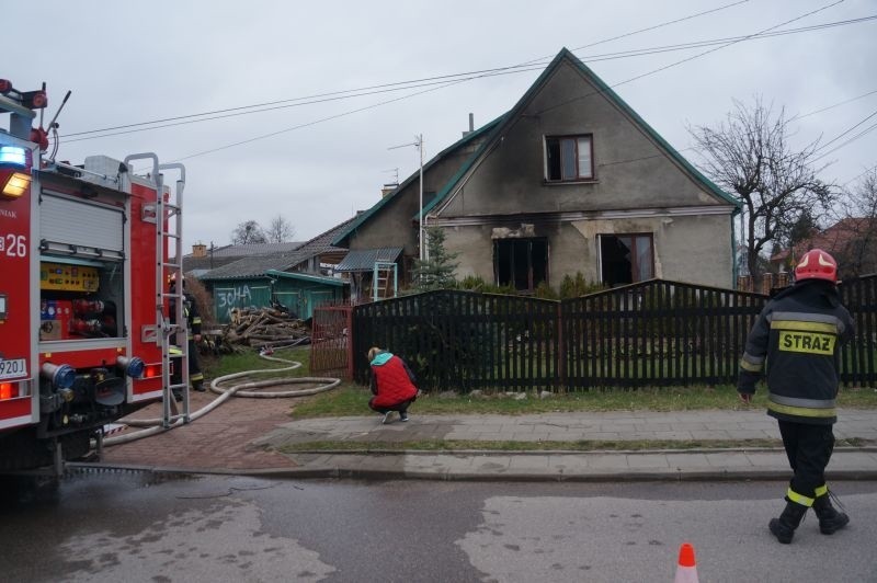Ul. Leśna. Śmiertelna ofiara pożaru. 46-letni mężczyzna spalił się we własnym  domu (zdjęcia, wideo)