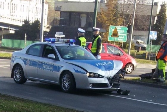 Wypadek policyjnego radiowozu w centrum Sosnowca