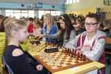 Tłum szachistów rywalizował o Puchar Burmistrza w Sędziszowie Małopolskim. W kategorii wygrał zawodnik z Mielca