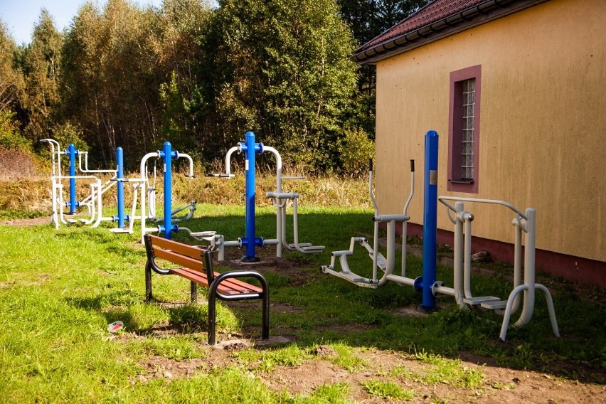 W gminie Przysucha powstały nowe siłownie plenerowe, każdy może na nich ćwiczyć [ZDJĘCIA]