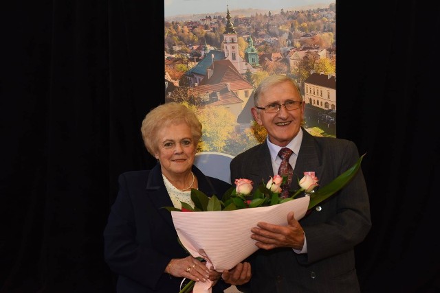 Szesnaście małżeństw z gminy Wieliczka, obchodzących złote gody otrzymało medale "Za długoletnie pożycie małżeńskie'. Uroczystość dla jubilatów odbyła się w Urzędzie Miasta w Wieliczce