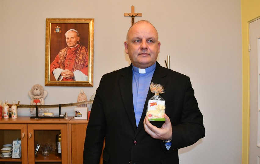 Ksiądz Krzysztof Banasik, zastępca dyrektora Caritas...