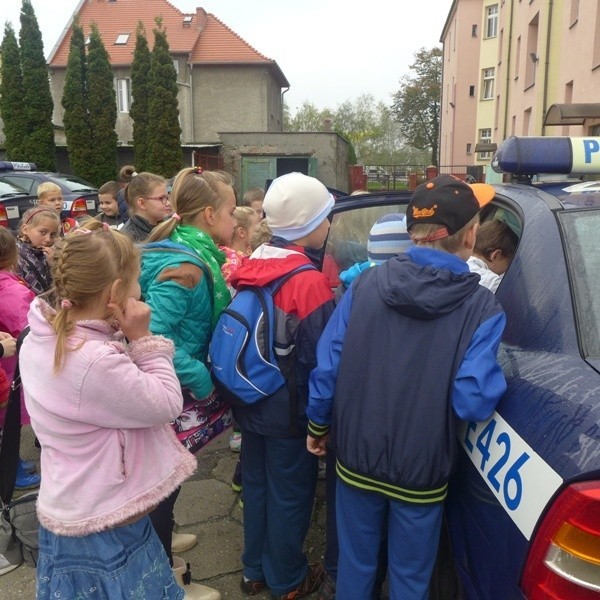 Żarscy policjanci nie mieli tajemnic przed dziećmi