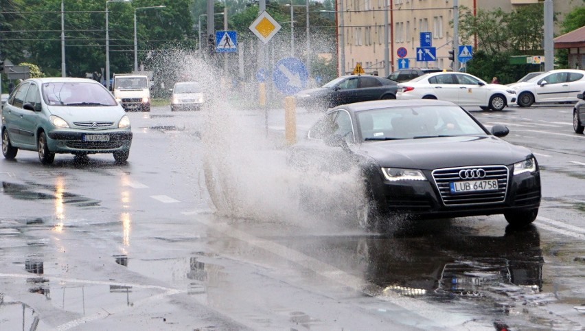 Znowu deszcz. Będzie padać także w nocy i jutro. Zdjęcia z miasta 