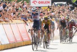 Tour de Pologne. Belg Tim Merlier zwycięzcą inauguracyjnego etapu Tour de Pologne. Deszcz zmorą dla kolarzy. Walka do ostatnich metrów 