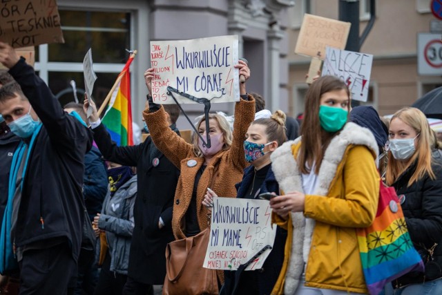 MEN twierdzi, że ma  sygnały, że niektórzy nauczyciele namawiali uczniów do udziału w protestach.