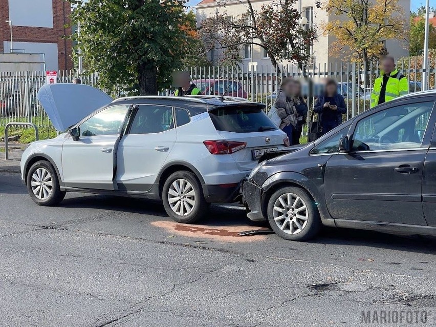 Wypadek w centrum Opola. W zderzeniu dwóch samochodów przy ulicy Katowickiej ranna została jedna osoba