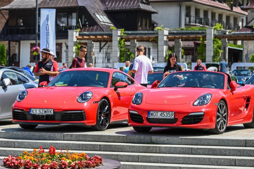 Zakopane. 650 koni pod maską, legendarny wygląd. Samochody porsche opanowały miasto pod Giewontem 