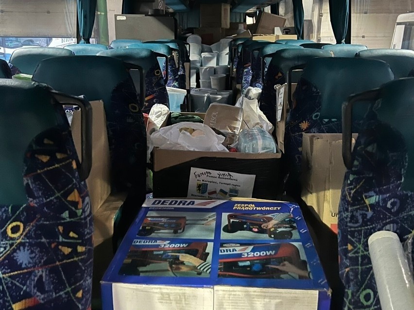 Autobus wypełniony darami przekroczył już granicę