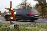 Krzyże i znicze na ulicach. Wrocławianie pamiętają o ofiarach tragicznych wypadków (ZDJĘCIA)