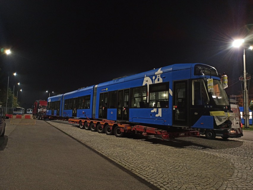 Kraków. Kontrakt na Lajkoniki domknięty, ostatni tramwaj z zamówienia dotarł właśnie do Krakowa