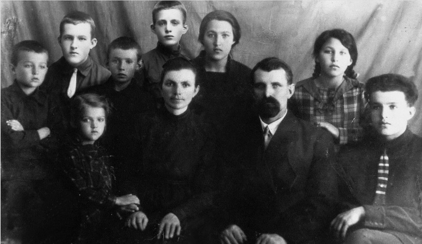 Dziadkowie, ojciec, wujowie i ciotki Anny German. To byli...