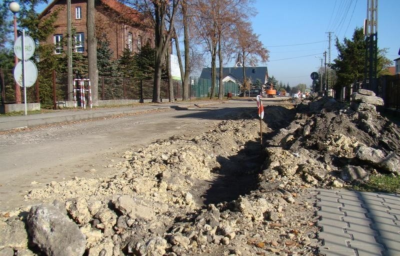 Rozgrzebana droga do szkoły w Gorzowie. Dzieci muszą chodzić przez plac budowy