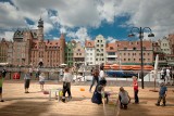 Plaża w centrum Gdańska obok koła widokowego AmberSky!